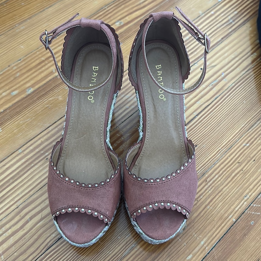 Bamboo Muave Gold Wedge Sandals Size 6